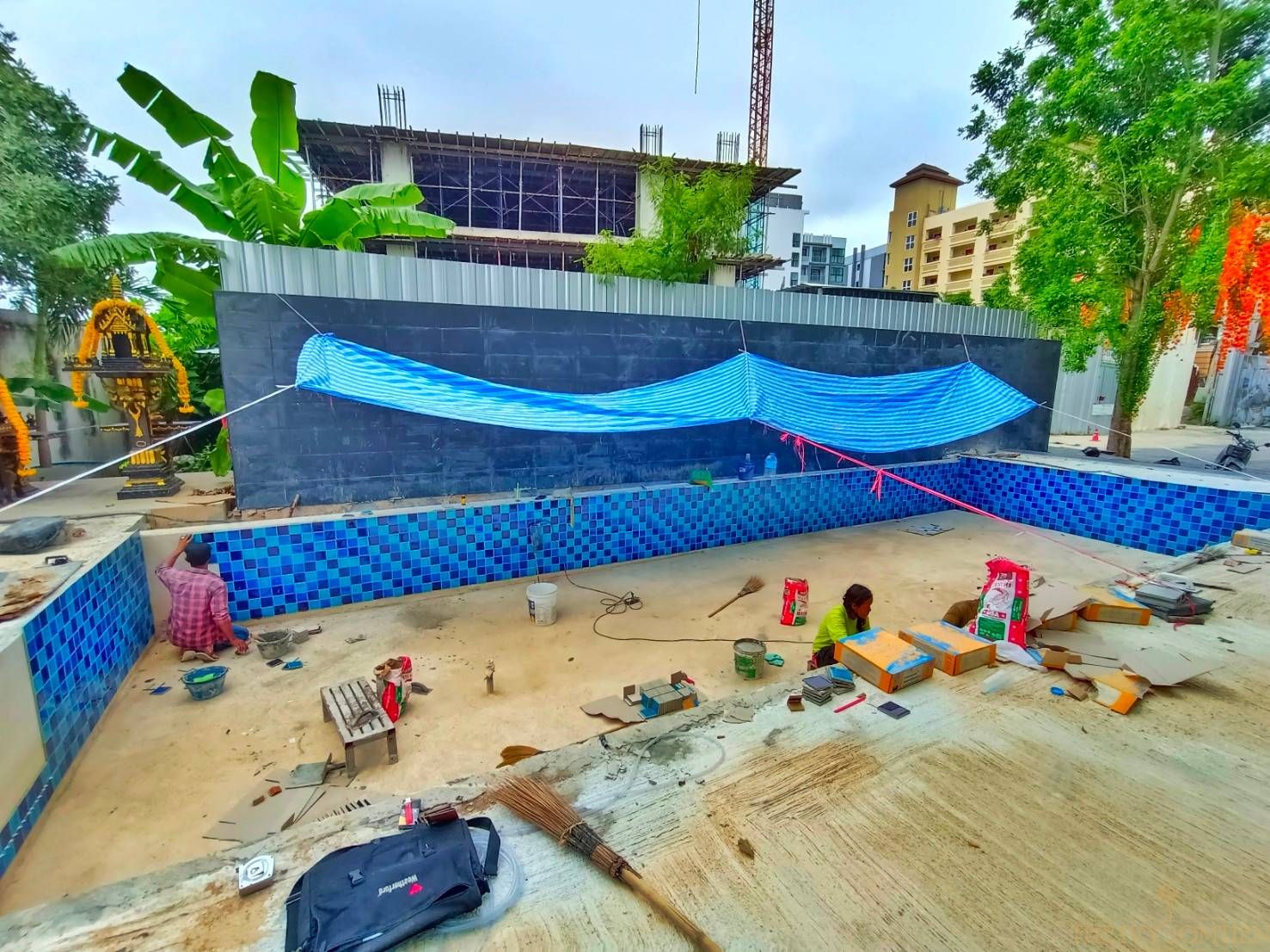 The Ivy Jomtien Beach Pattaya Update Construction  ส่วนงานสระว่ายน้ำ เริ่มปรับพื้นที่โดยรอบ และเตรียมปรับพื้นผิวจร้า  ขอ